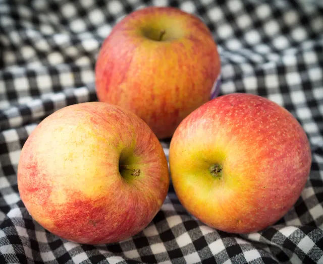 LAZIO Km0 Mele Fuji frutta fresca croccante