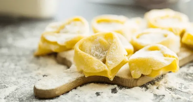 LAZIO Km0 Tortellini con carne pasta fresca artigianale